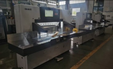Guillotine cutting machinery
